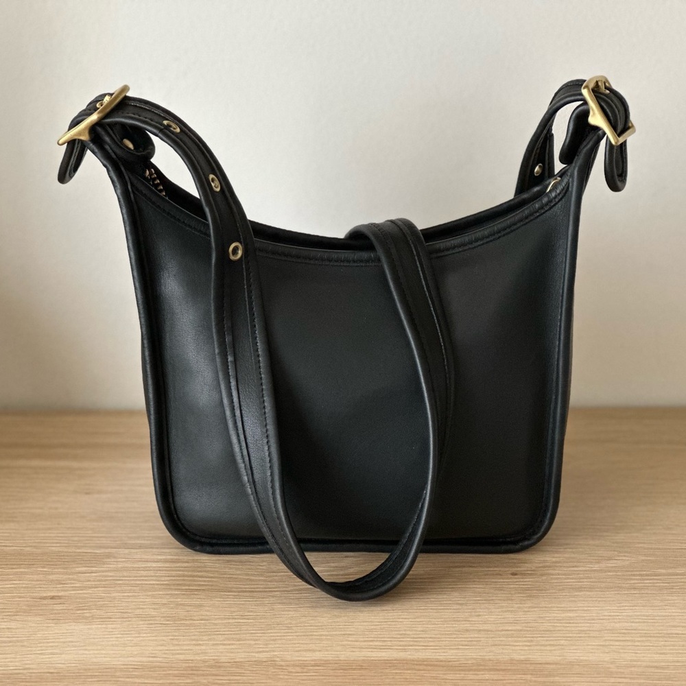 Vintage Coach Janice Legacy Leather Black Crossbody
Shoulder Bag G0D-9950 Brass